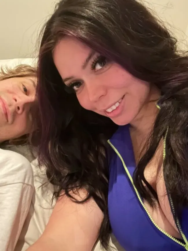 Felix Lengyel aka xqc girlfriend adept twitch streamer