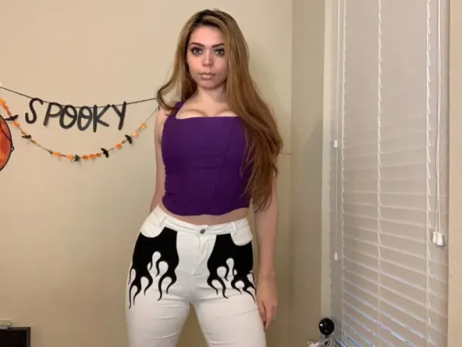 Felix Lengyel aka xqc girlfriend adept twitch streamer