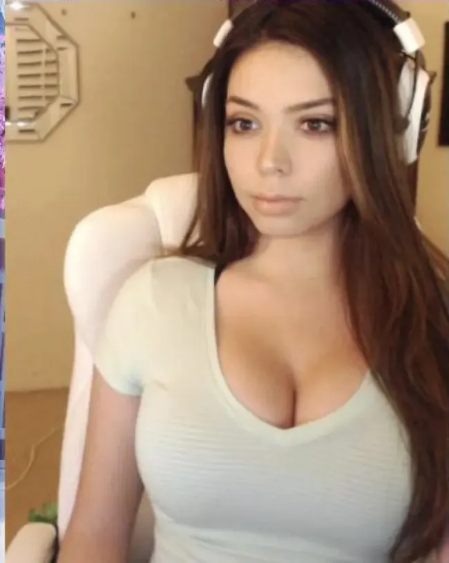 Felix Lengyel aka xqc girlfriend adept twitch streamer