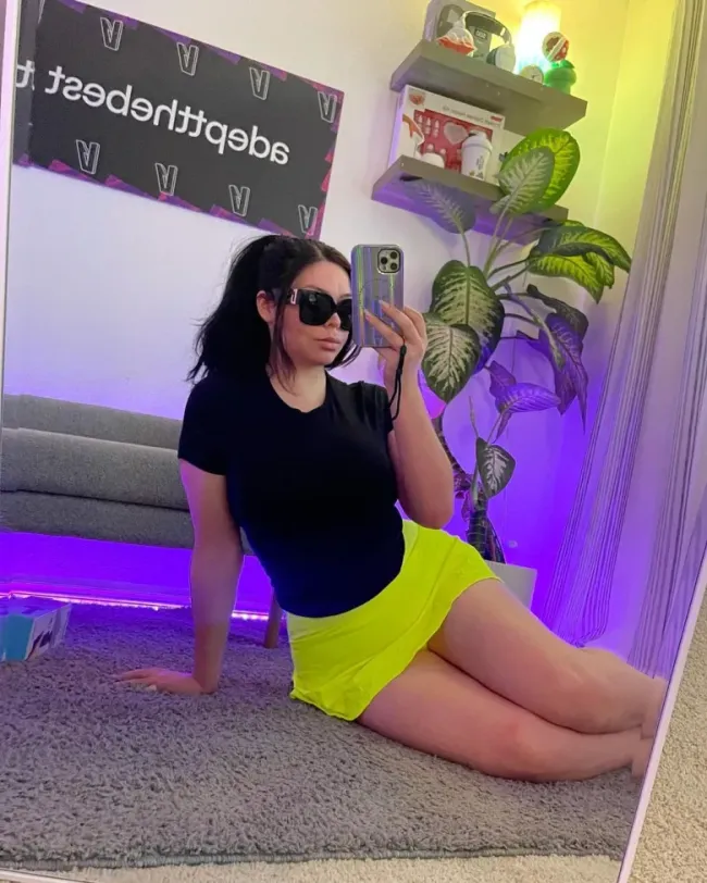 Felix Lengyel aka xqc girlfriend adept twitch streamer