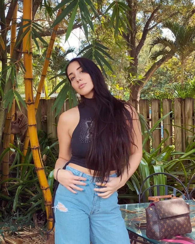 Adin ross sister naomi